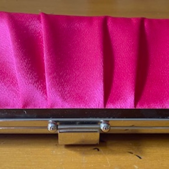 Jessica McClintock evening bag with silver trim and chain. - Picture 6 of 6